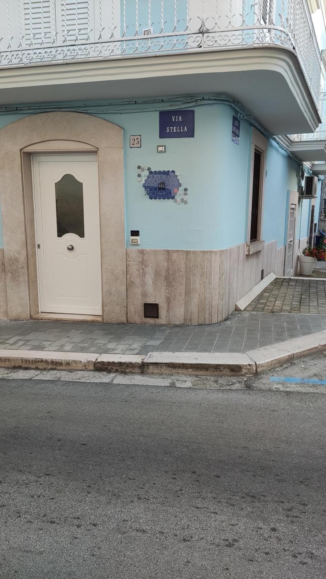 Domus Elegans In Centro Villa Manfredonia Exteriör bild